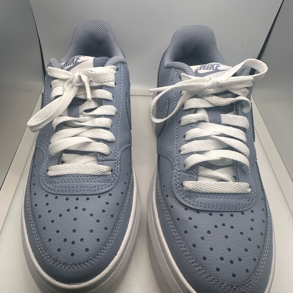 Nike Women's Blue and White Sneakers